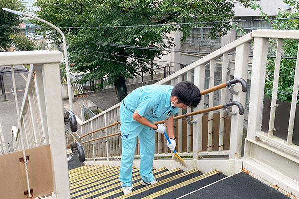 ツネマツガス_歩道橋清掃_1