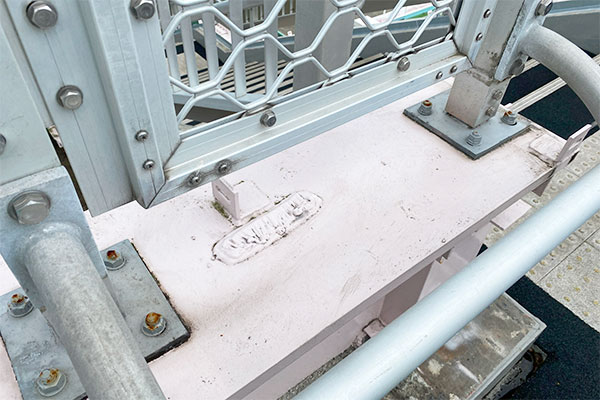 ツネマツガス_歩道橋清掃_2