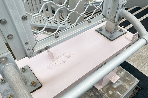 ツネマツガス_歩道橋清掃_3