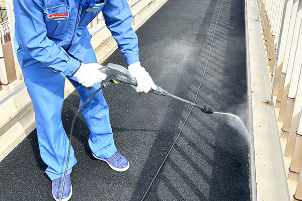 ツネマツガス_歩道橋清掃_3