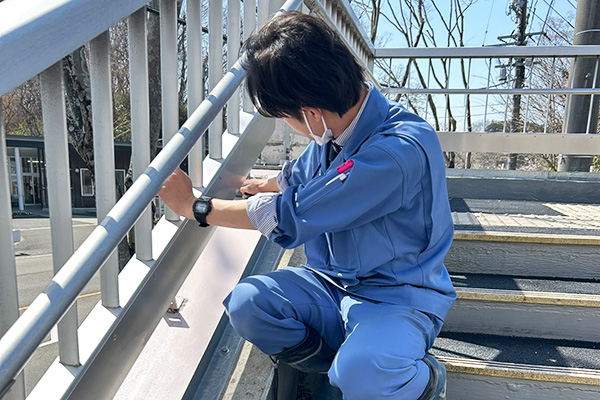 ツネマツガス_歩道橋清掃_4