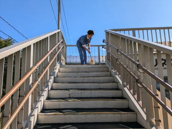 ツネマツガス_歩道橋清掃_2